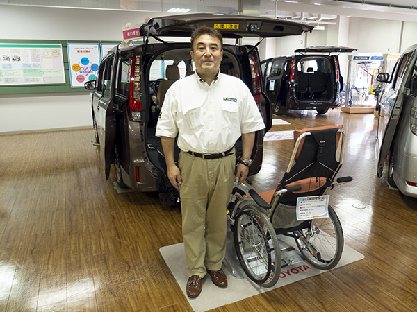 ▲「ヴォクシーとノアの車いす仕様車は人気が高いので、それぞれ1台ずつ展示車両を用意しました」と青木さん