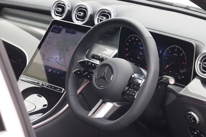 メルセデス・ベンツ GLC 220 d 4MATIC コア