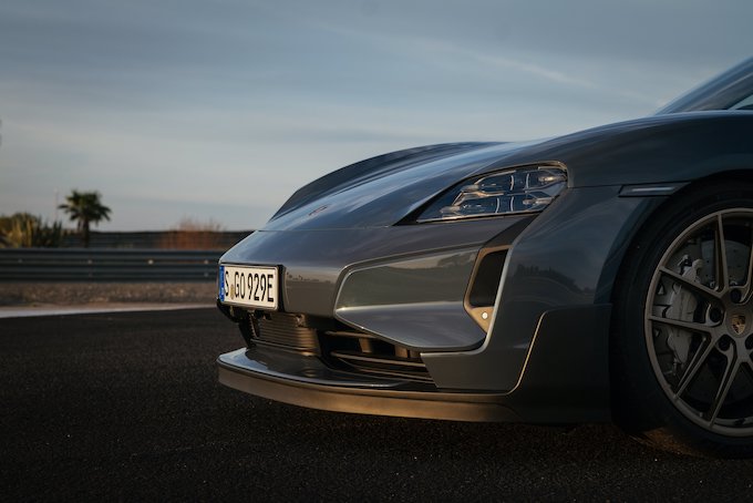 ポルシェ タイカン ターボGT