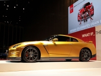 黄金に輝く世界に一台だけの“ボルト仕様”日産　GT-R。後日ネットオークションにかけられる予定