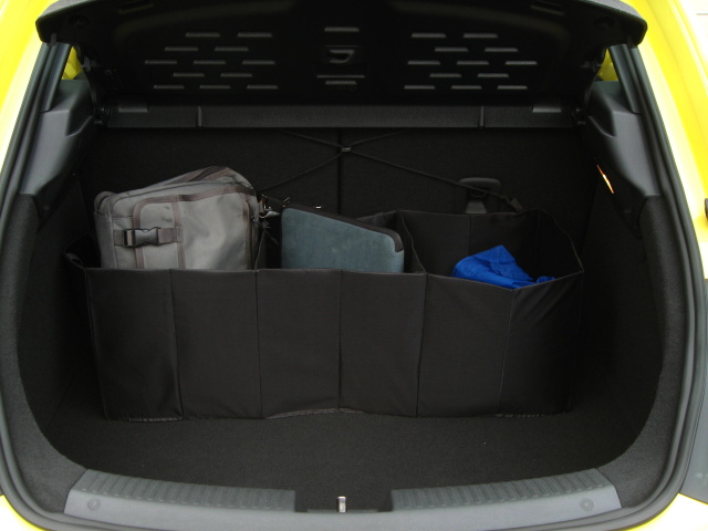 ボックスを3つ展開すると容量は十分｜カー用品レビュー カーメイト 折りたたみカーゴボックス3連