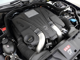 550は従来の5.5Lからダウンサイジングされた最新4.7Lを搭載。350は306psの3.5L V6を積む