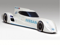 リーフのリチウムイオンバッテリー技術を活用した「Nissan ZEOD RC」は、今年のル・マン24時間参戦を予定している
