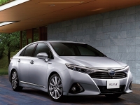回転＆昇降する助手席のシートは、車内ではベース車よりも40mm着座位置が高い。購入前の試乗で頭上のゆとりを確認しよう