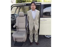 「フットレストの位置も見直しました」と太田さん。膝をあまり曲げずにフットレストを利用することができる