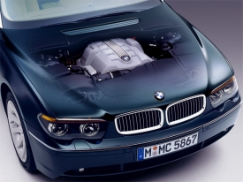 BMW 7シリーズ V8気筒エンジン