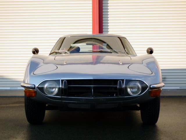 ▲トヨタ 2000GT。海外のクラシックカーオークションで1億円以上の値がついた国産スーパーカーです