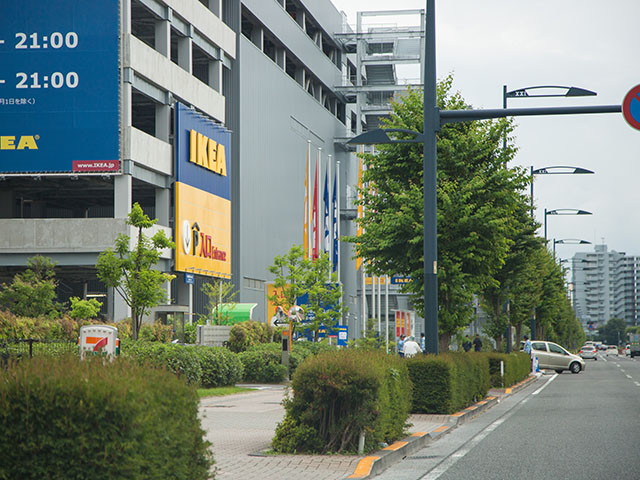 ▲IKEA立川店の駐車場入り口は1ヵ所のみ。ウェブサイトで事前に入場ルートを確認しておこう
