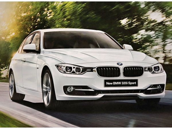 ▲本稿公開時点でまだ残っているかは不明ですが、アルピンホワイトの2012年式BMW320iなのに、走行4万kmということでかなりお手頃価格になっている物件がありました