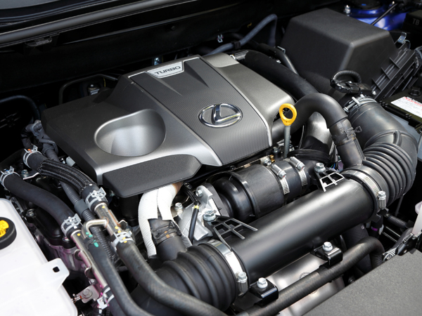 ▲200tには新開発された2Lターボエンジンを搭載。JC08モード燃費はFFが12.8km/L、4WDが12.4km/Lです
