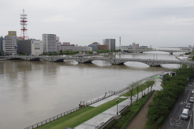 ▲新潟市街のシンボル的な橋、萬代橋（ばんだいばし）