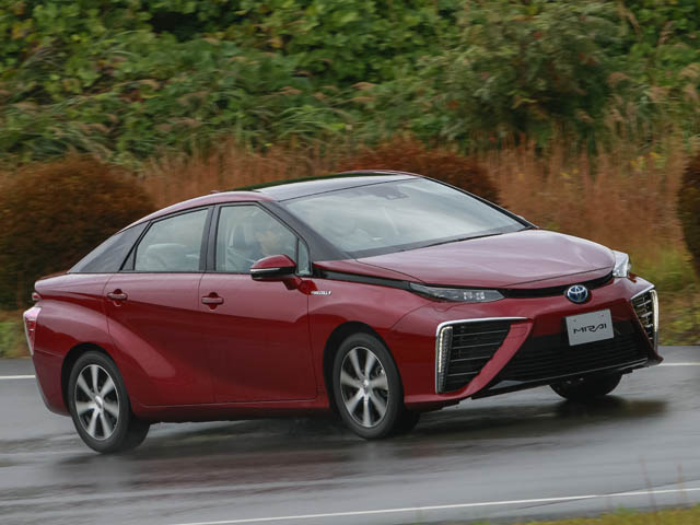 ▲水素燃料を使ったトヨタのイノベーションモデル「MIRAI」。この車を試乗するということは、自動車の歴史において記念すべき日になるのだろう