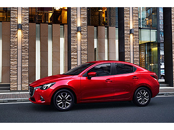 新型「Mazda2」セダン