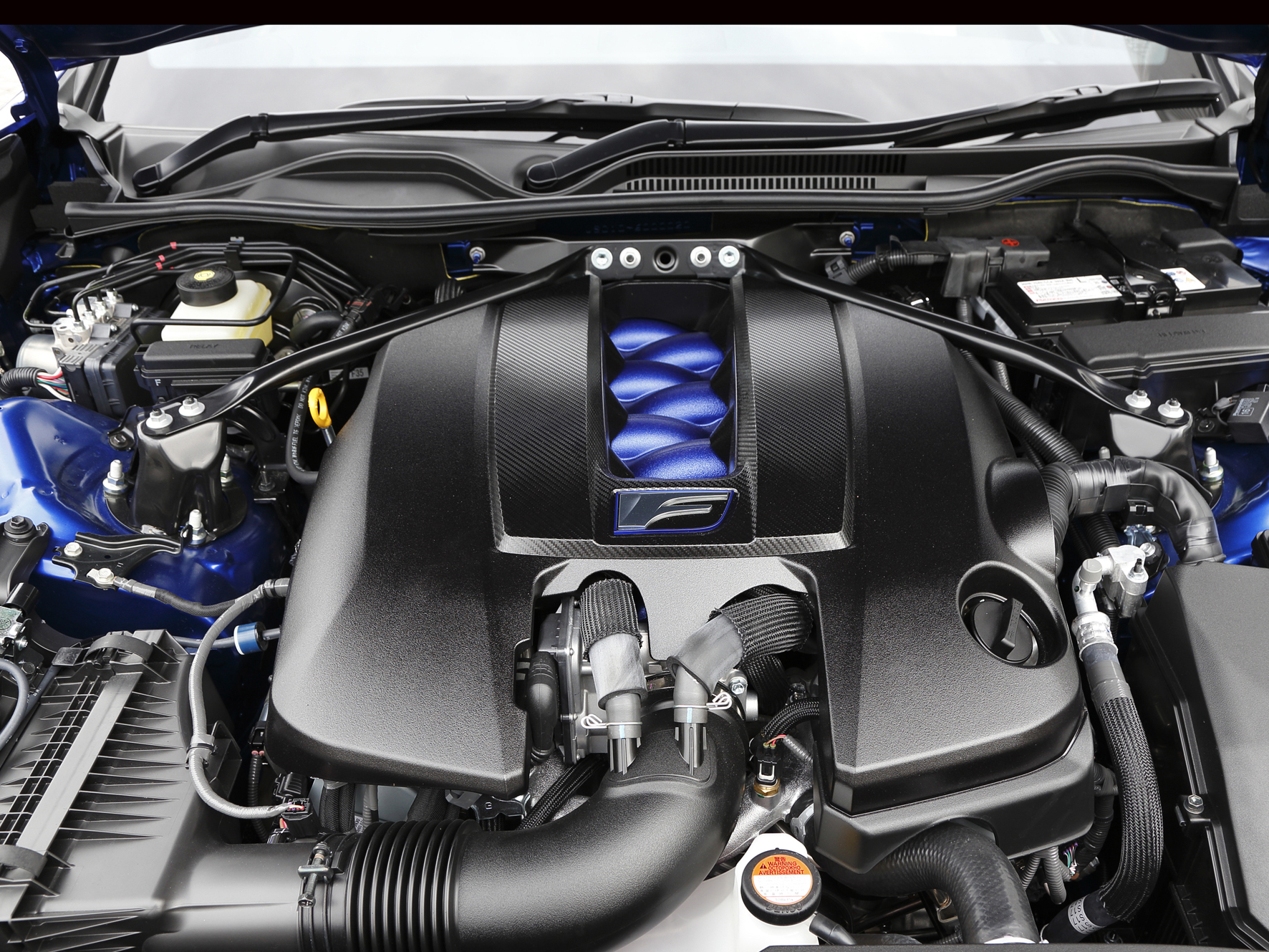 ▲レクサスRC Fは5L V8エンジンを搭載し、最大477ps、54.0kgf-mを発生する