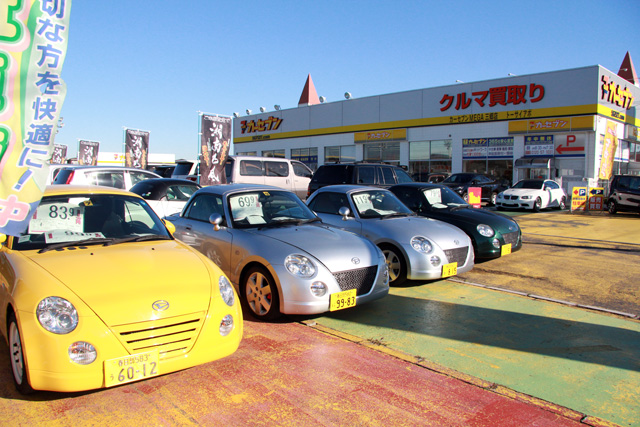 ▲撮影の現場となったのはコチラ、埼玉県のカーセブンMEGA三郷店。当日は、本当にお世話になりました。ありがとうございます！