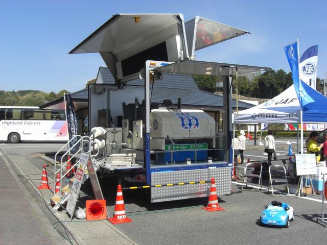 シートベルト効果体験車