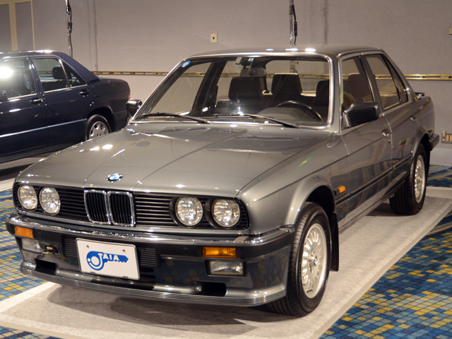 ▲BMWの看板モデル 、2代目3シリーズ（320i）も展示。発売当時の日本はバブル景気ということもあり、BMWジャパン史上でも最大のヒットを記録しました