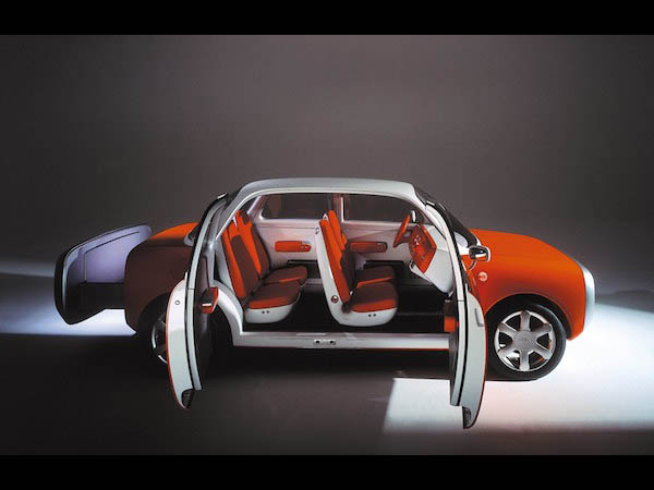 ▲アップルのデザイナーとしてはジョニー・アイブが有名だが、最近ではマーク・ニューソンも同社に参画。この写真はマーク・ニューソンが1999年にデザインしたFord 021C Concept Car