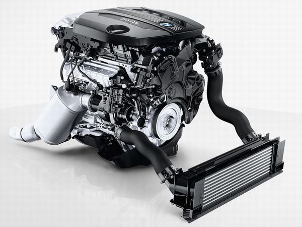 ▲ディーゼルエンジンに対する悪いイメージは完全に過去のもので、今や高効率なクリーンディーゼルエンジンを搭載するモデルはある意味憧れの対象にもなっている。写真はBMWのディーゼルターボエンジン