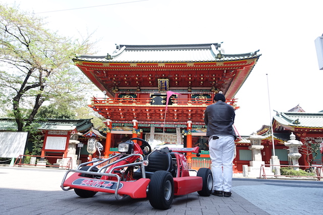 ▲まずは、アキバカートにほど近い神田明神でドライブの安全を祈願 class=