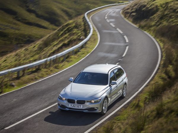 ▲最高のエンジンと、しなやかなのに引き締まった足回りで、ワゴンでもBMWの走りは素晴らしいです