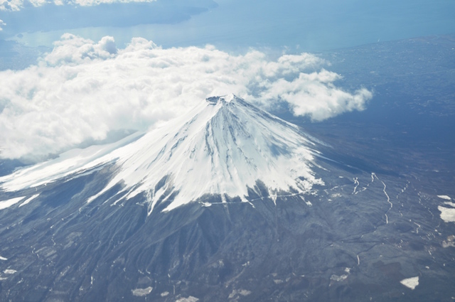 ▲霊峰富士に代表されるように、その土地の大きな山は信仰の対象になっている