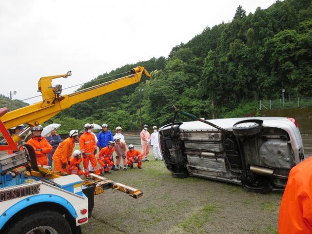 横転車引き起こし作業