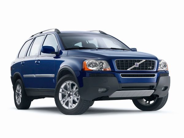 ▲ボルボ初のSUVとして2003年5月に登場したXC90。いわゆる「プレミアム輸入SUV」というやつだ