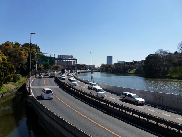 ▲東京の渋滞緩和などのために計画された首都高速道路。各路線をつなぐ役割を果たすために計画された都心環状線は、1962年12月に京橋～1号羽田線芝浦間が開通。そして1967年7月4日に芝公園～霞が関間が開通し、全線開通となりました