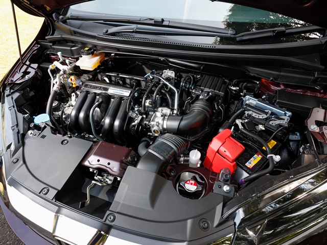 ▲1.5L直4エンジン＋モーターのHVモデルはJC08モードで最大34.0km/ Lの低燃費を誇る