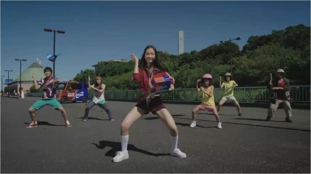 みんなで、踊る。