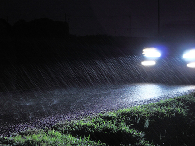 ▲茨城県内で2012年に発生した夜間の死亡事故では、その半分はヘッドライトがハイビームならば回避されていた可能性が指摘されている