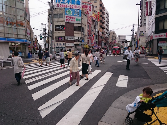 ▲人と車を分離する信号機の運用など、交通事故削減のための様々な努力が実った成果だ