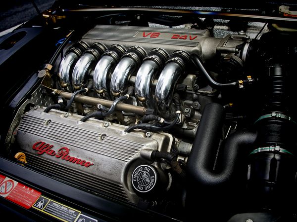 ▲ちなみに写真はアルファGTVの3L V6DOHC。その音といい回転感覚といい、これ以上気持ちいいエンジンはちょっと他に見当たりません。これ以上気持ちいいのはスーパーカーのエンジンだけかも？