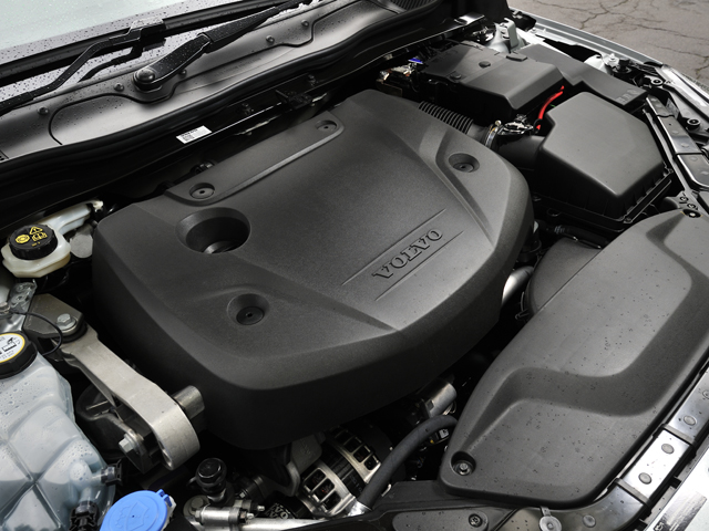 ▲新開発の2L 4気筒のクリーンディーゼルエンジン。1.5Lエンジン並みの燃費や高い環境性能を誇る