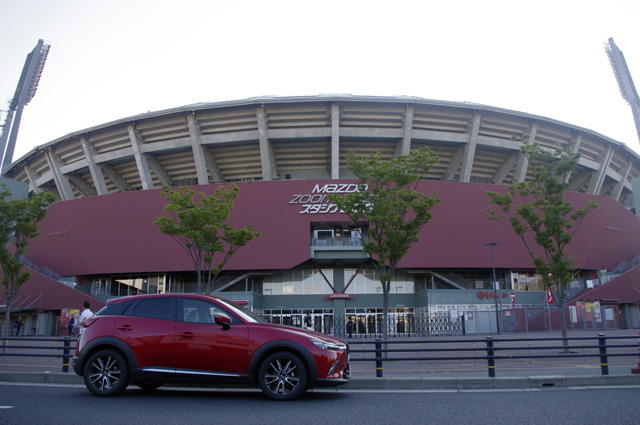 ▲広島東洋カープのホームグラウンド、Mazda Zoom-Zoom スタジアム広島（マツダスタジアム）。バーベキューができるシートがあるなど、多彩な座席が用意されていることでも知られる当球場に、マツダ車で向かってみてはいかがだろう