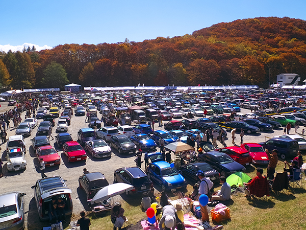 ▲今年で29回目となるフランス車オーナーミーティング、フレンチブルーミーティング。10月17日～18日に長野県の車山高原で開催された