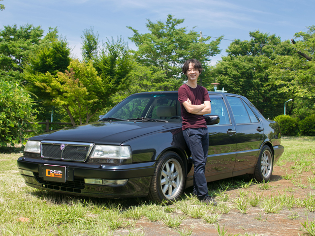 ▲車好きといえばスポーツカーや大排気量車といったイメージがある中、鈴木さんの心を捉えたのはランチアのフラッグシップセダンのテーマ。すでに希少車となったテーマがもつ魅力とは……