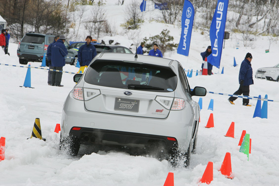 SUBARU主催 氷上体感プレス取材会in八千穂レイク｜日刊カーセンサー