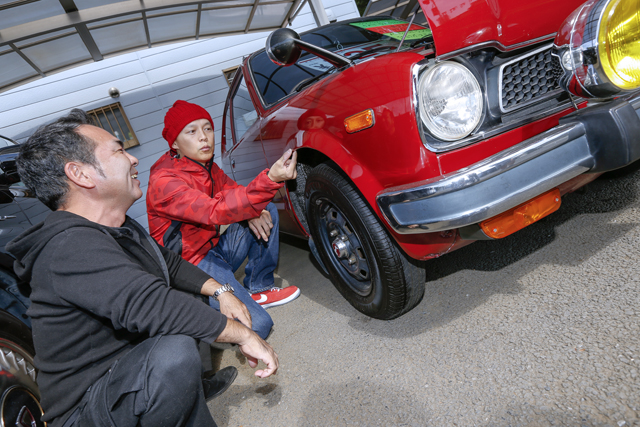 ▲サニー、そして初代シビックもBoseさんの実家にあった車（RSじゃないですが）。「これに家族5人乗ってドライブしてたってすごいよね。でもそれが普通だったんだよ」