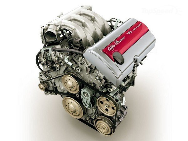 ▲ブレラに搭載された3.2L V6エンジン。ヘッド部分はアルファロメオのオリジナルだが、腰下（シリンダーブロック）はブレラ開発時に提携していたGMとの共用。決して悪いエンジンではないのだが、アルファロメオのいわゆる純血V6の味を知る者は、そのフィーリングに違和感も覚えた
