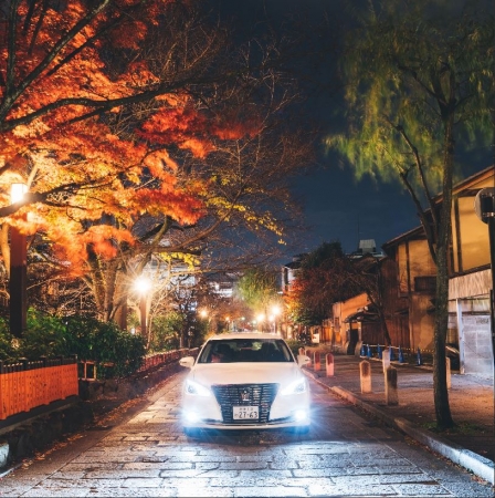▲京都の夜景ではクラウン ロイヤルが重厚感ある和の美しさを描き出す
