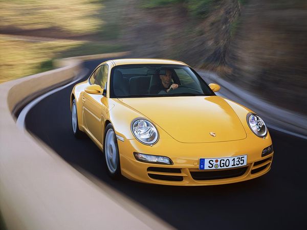 ▲04年途中から11年10月まで販売された「タイプ997」。ポルシェ 911のいわゆる先代モデルだ