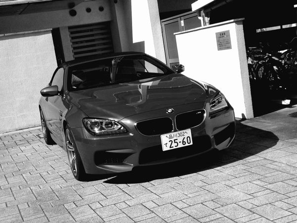 ▲筆者が過日試乗したBMW M6カブリオレ。オプション込みで2000万円超だけに大変素晴らしかったが……