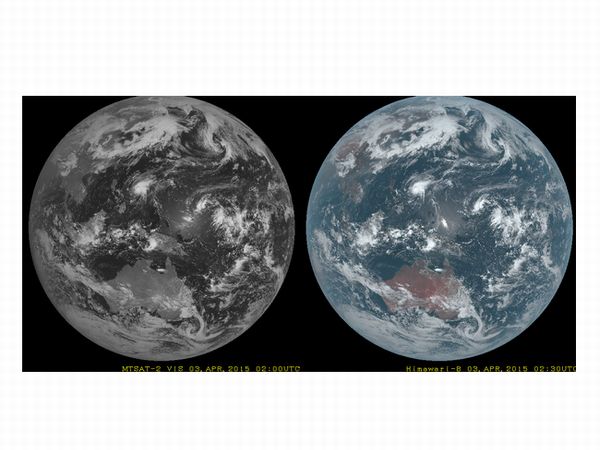 ▲左がひまわり7号が撮影したもので、右が8号によるもの。7号では可視光が1バンドだけだったためモノクロだったが、8号では3バンドを合成してカラー画像を合成できるようになっている（写真＝気象庁）