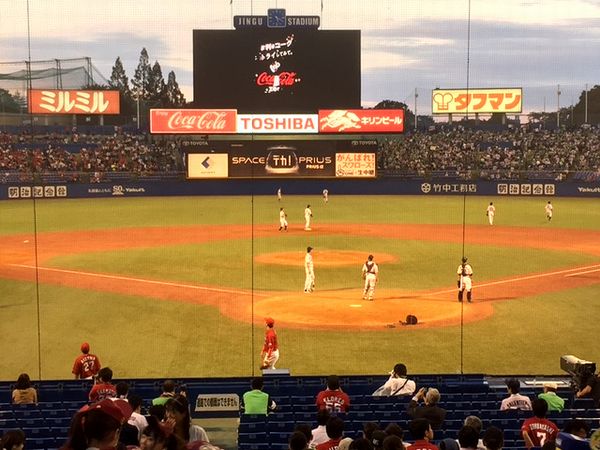 ▲写真は9月29日、惜しくも優勝決定を逃した対広島カープ戦での試合前練習風景