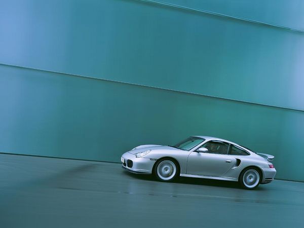 ▲「いつかはポルシェ 911」と思っているうちに、人は意外と早く年を取り、乗らないまま自動車人生を終える。林先生じゃないけど「いつかは」じゃなくて「今！」なんですよ、何ごとも