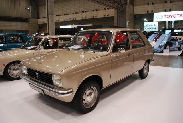 ▲ルノー 5のライバルモデルだったプジョー 104は、1972年から1988年まで生産されたモデルです。この104（300万円）は1977年式で、走行わずか2200kmという奇跡の1台