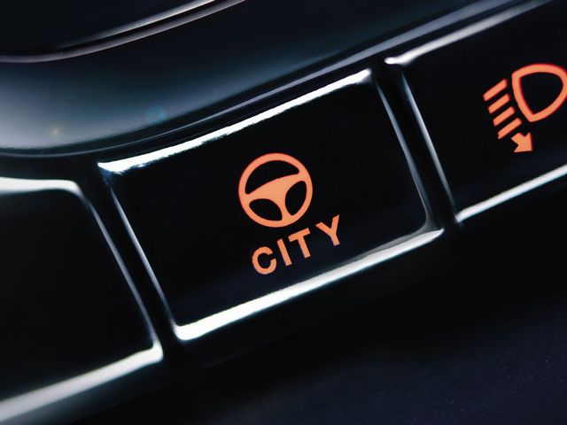 ▲ちなみにこのボタンはセミATのデュアロジックを普通のオートマと同じように操作できる「CITYモード」のボタン。購入前にいちおう最終的な試乗確認は軽く行った方がいでしょう