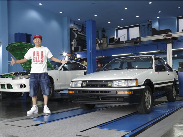 ▲エンジンを載せ替えたS15シルビアと、オリジナルにこだわったAE86レビン。「これほどのコンディションのハチロクは滅多にない」という奇跡の個体です！